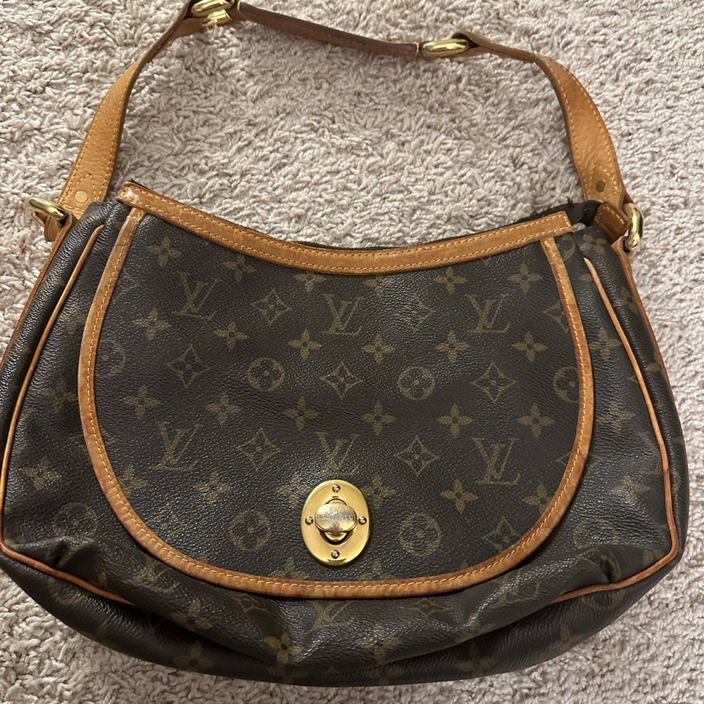 Louis Vuitton shoulder bag